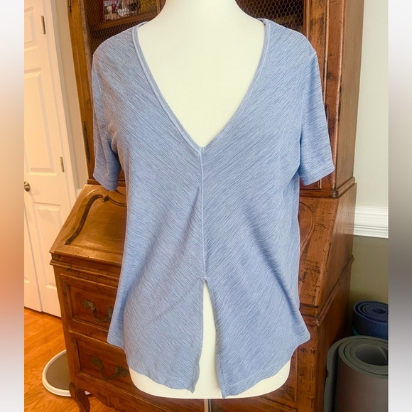 Old Navy V Neck Front Tie Athletic Top - Picture 2 of 4